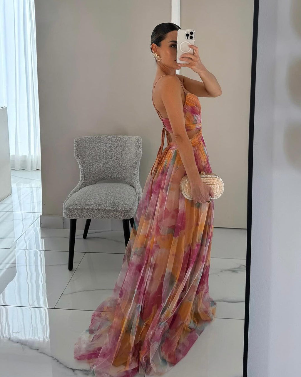 Vestido largo de malla de invitada de boda con corte ceñido y tirantes finos | Maxi