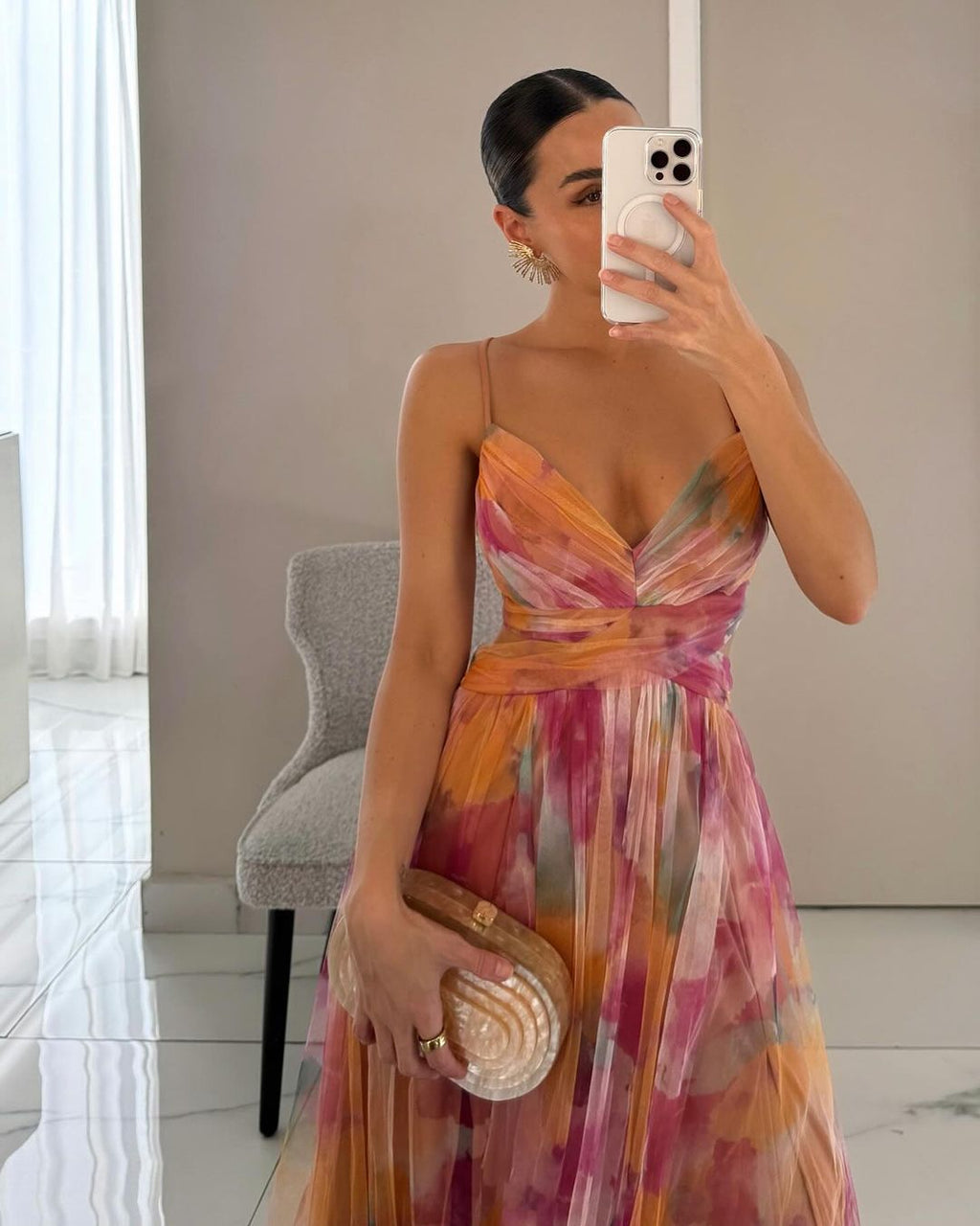 Vestido largo de malla de invitada de boda con corte ceñido y tirantes finos | Maxi