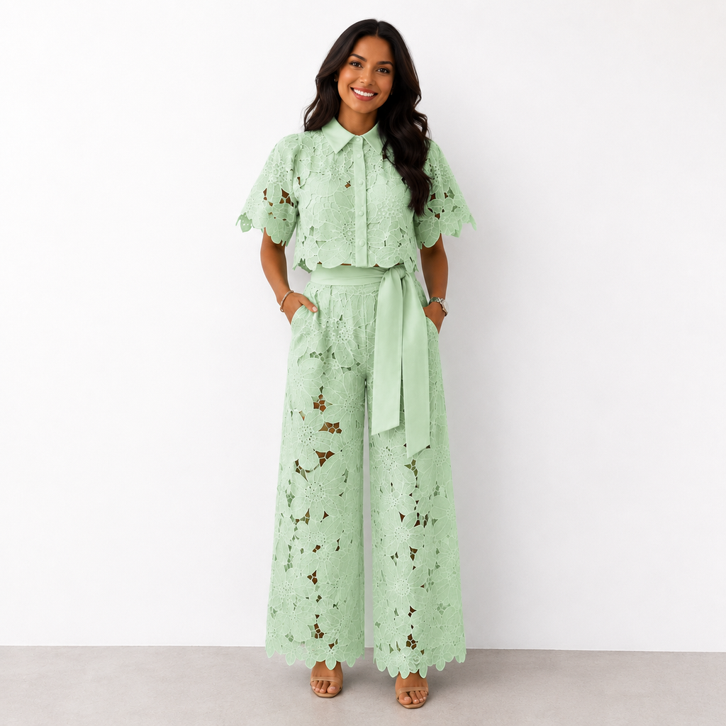 Conjunto elegante de mujer de dos piezas de invitada de boda con calado floral y pantalón fluido