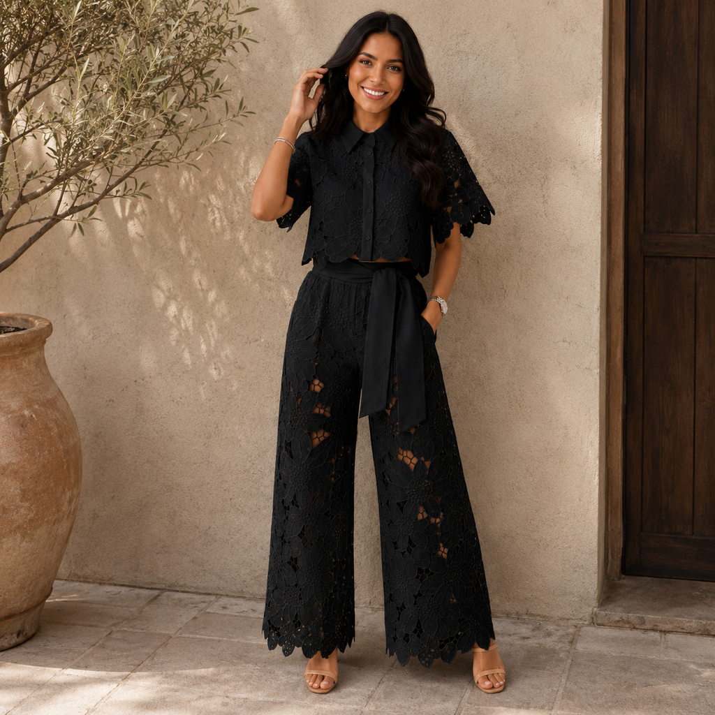 Conjunto elegante de mujer de dos piezas de invitada de boda con calado floral y pantalón fluido