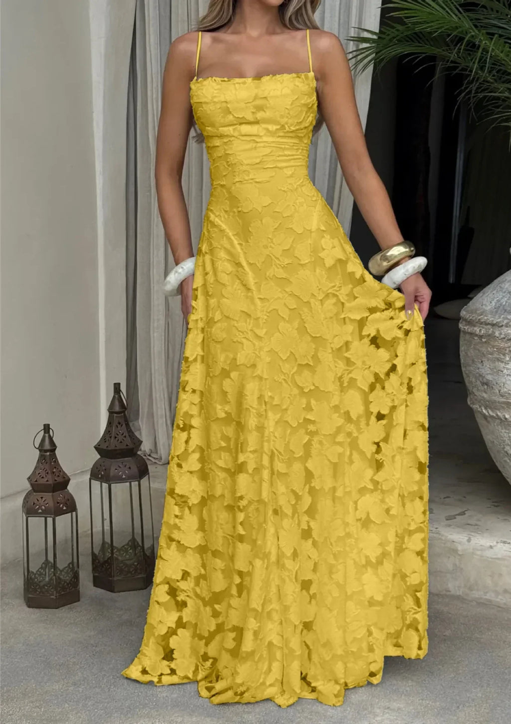vestido Elegante de noche floral de invitada de boda con tirantes finos y espalda de cordones | Maxi