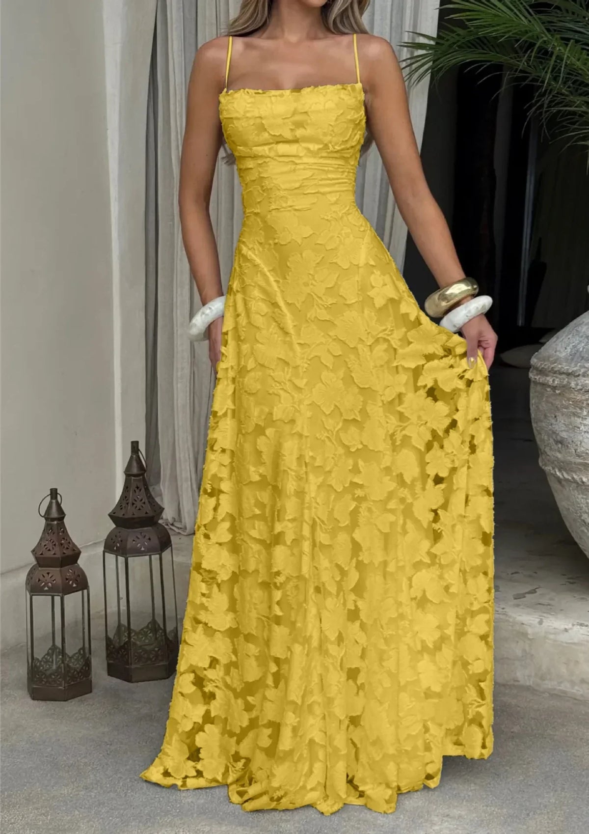 vestido Elegante de noche floral de invitada de boda con tirantes finos y espalda de cordones | Maxi