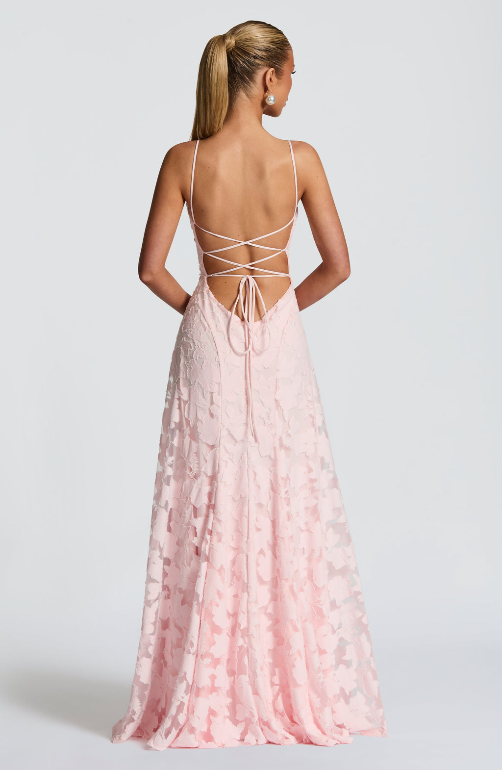 vestido Elegante de noche floral de invitada de boda con tirantes finos y espalda de cordones | Maxi