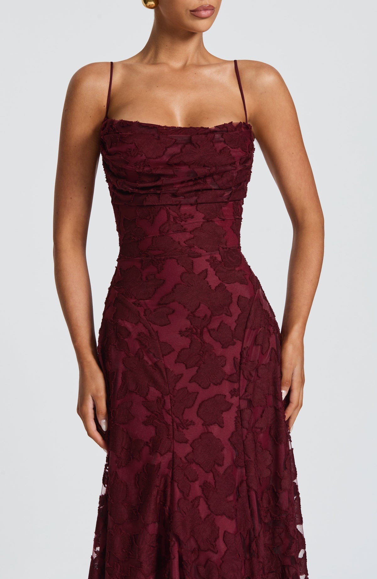 vestido Elegante de noche floral de invitada de boda con tirantes finos y espalda de cordones | Maxi