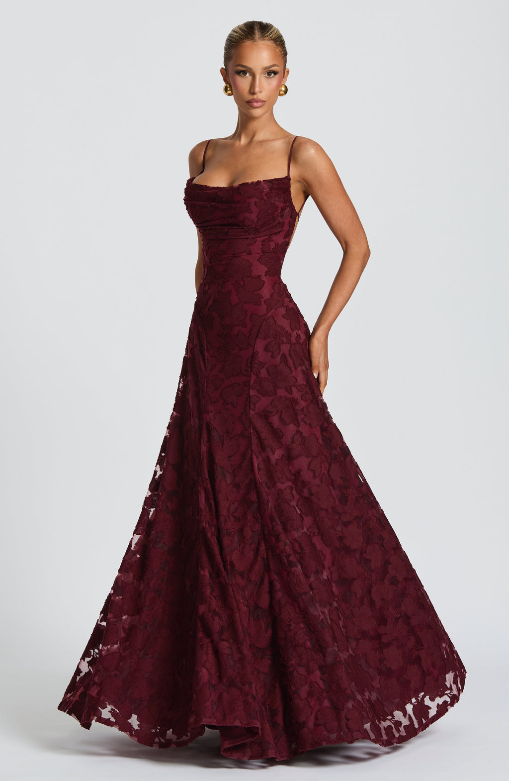 vestido Elegante de noche floral de invitada de boda con tirantes finos y espalda de cordones | Maxi