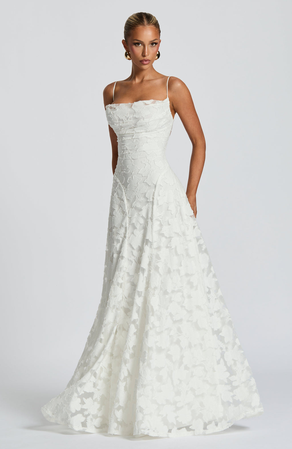 vestido Elegante de noche floral de invitada de boda con tirantes finos y espalda de cordones | Maxi