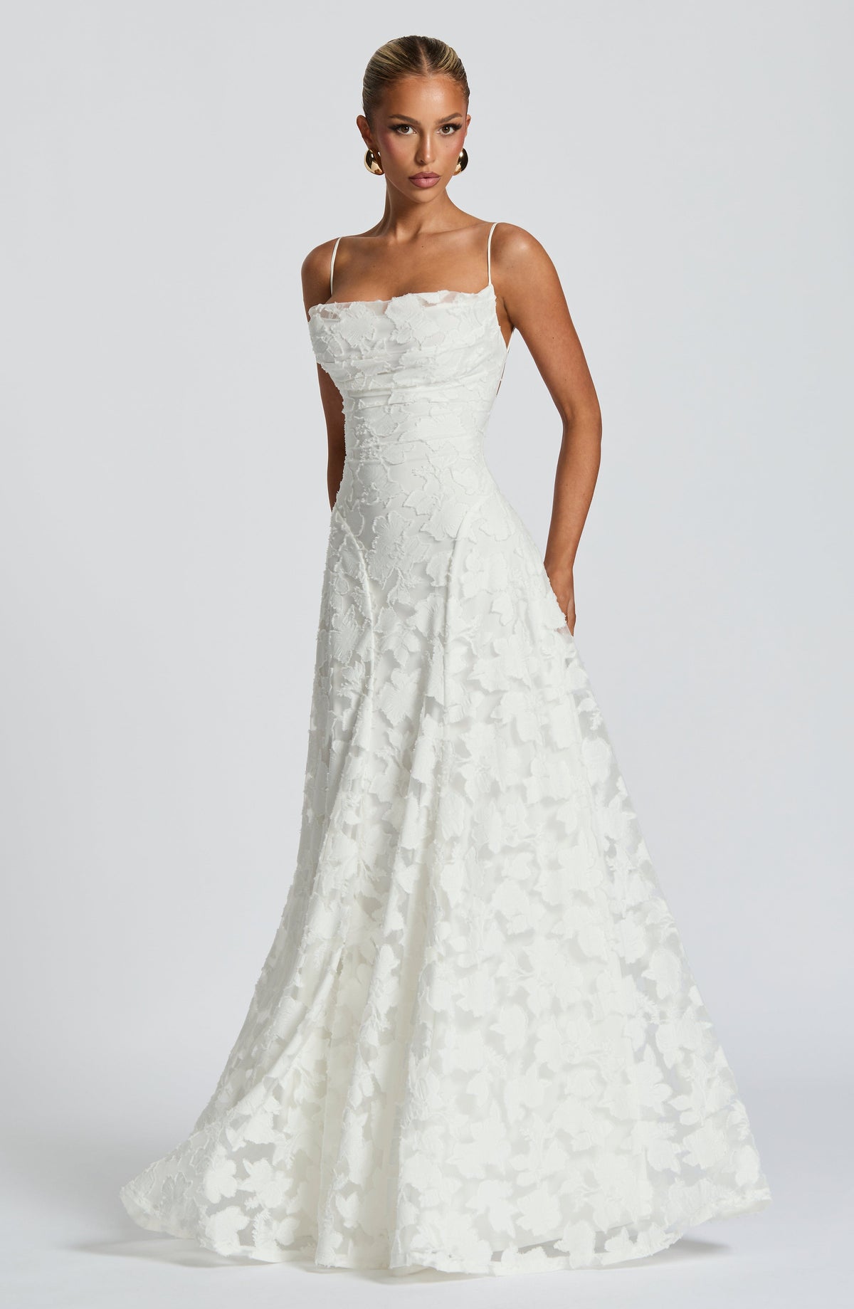 vestido Elegante de noche floral de invitada de boda con tirantes finos y espalda de cordones | Maxi