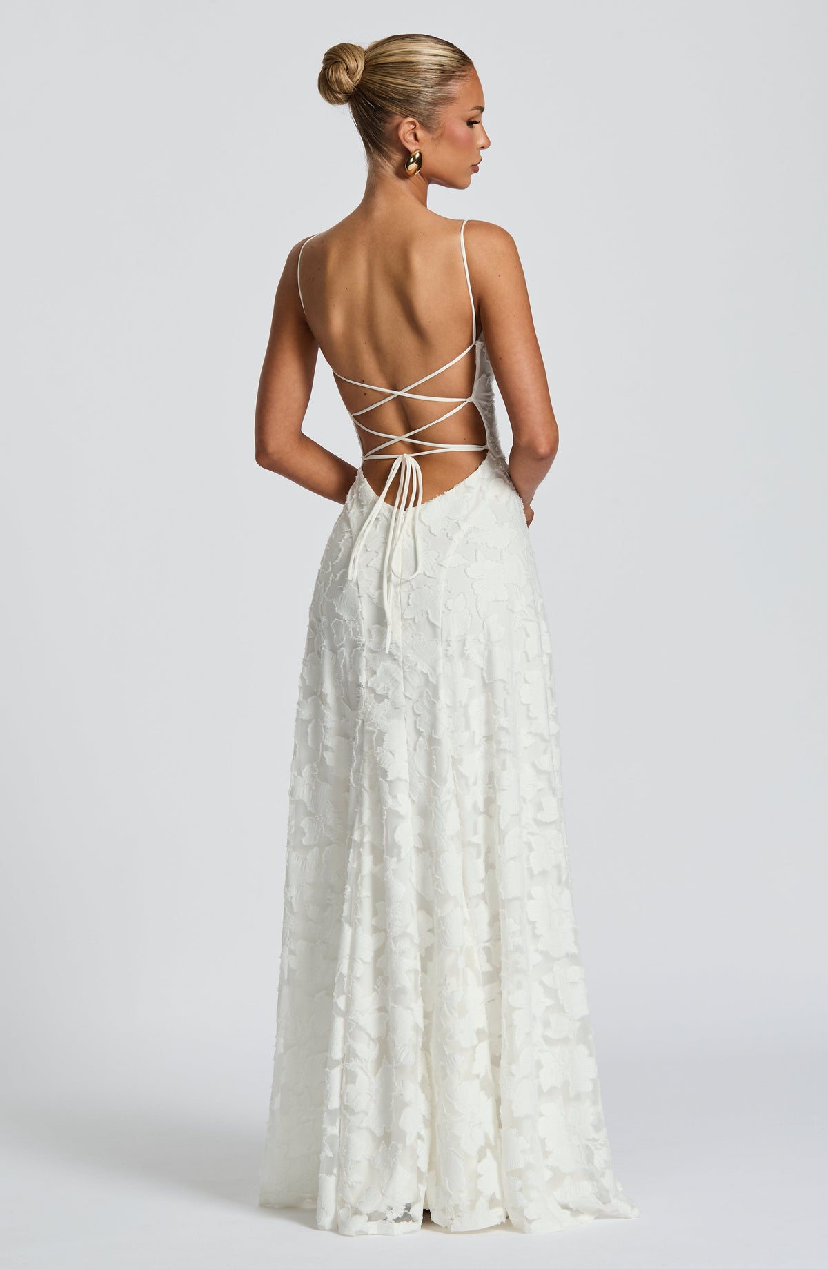 vestido Elegante de noche floral de invitada de boda con tirantes finos y espalda de cordones | Maxi