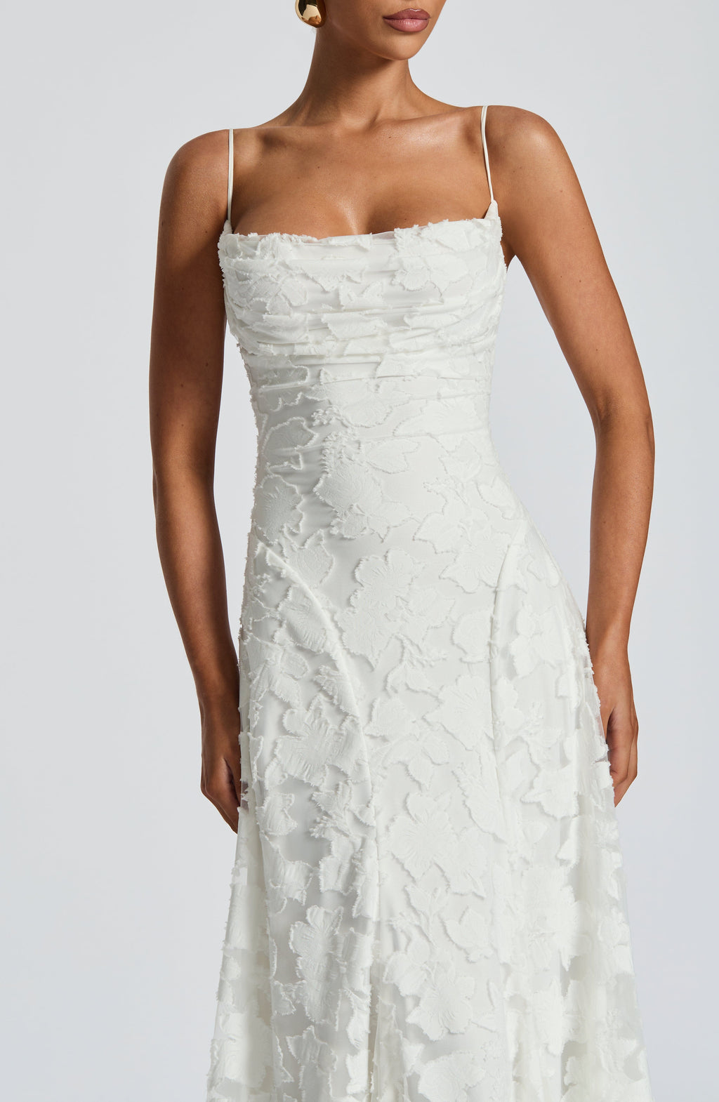 vestido Elegante de noche floral de invitada de boda con tirantes finos y espalda de cordones | Maxi