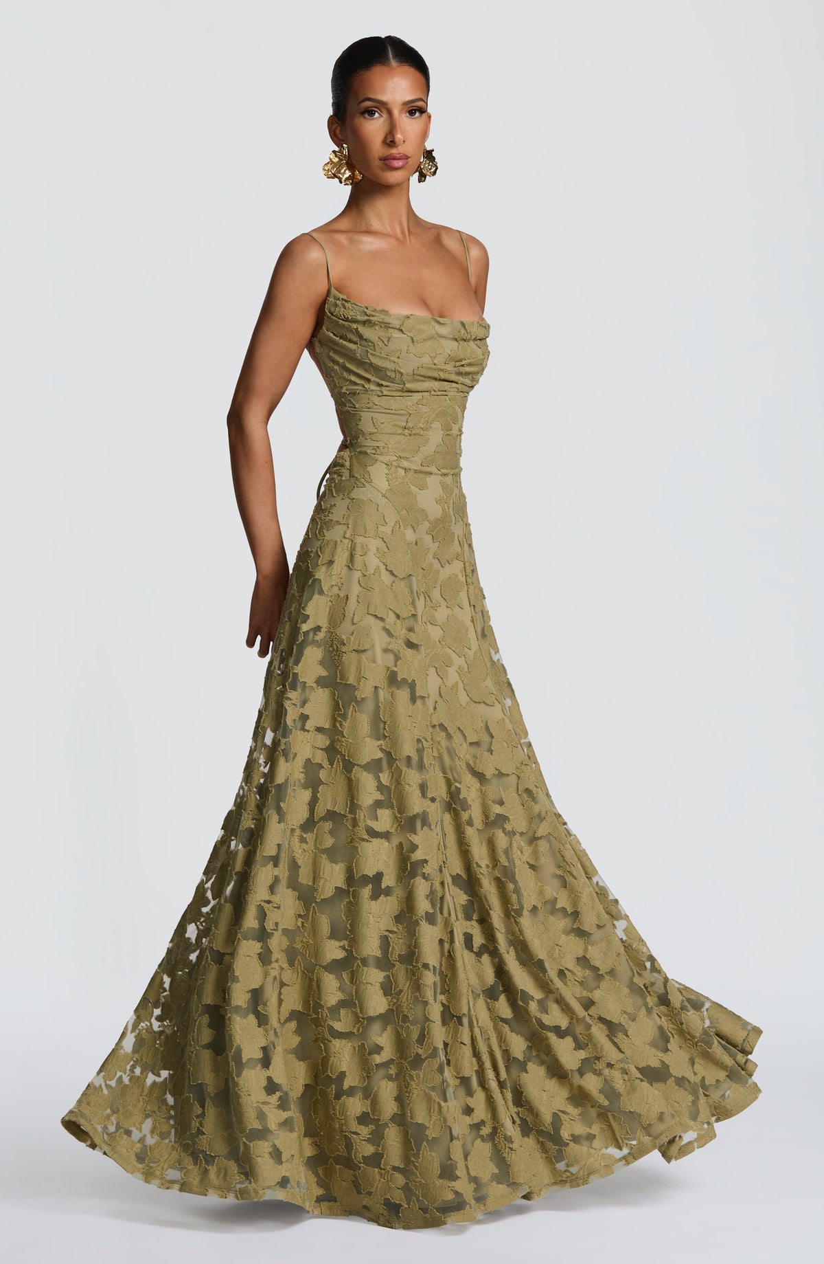 vestido Elegante de noche floral de invitada de boda con tirantes finos y espalda de cordones | Maxi