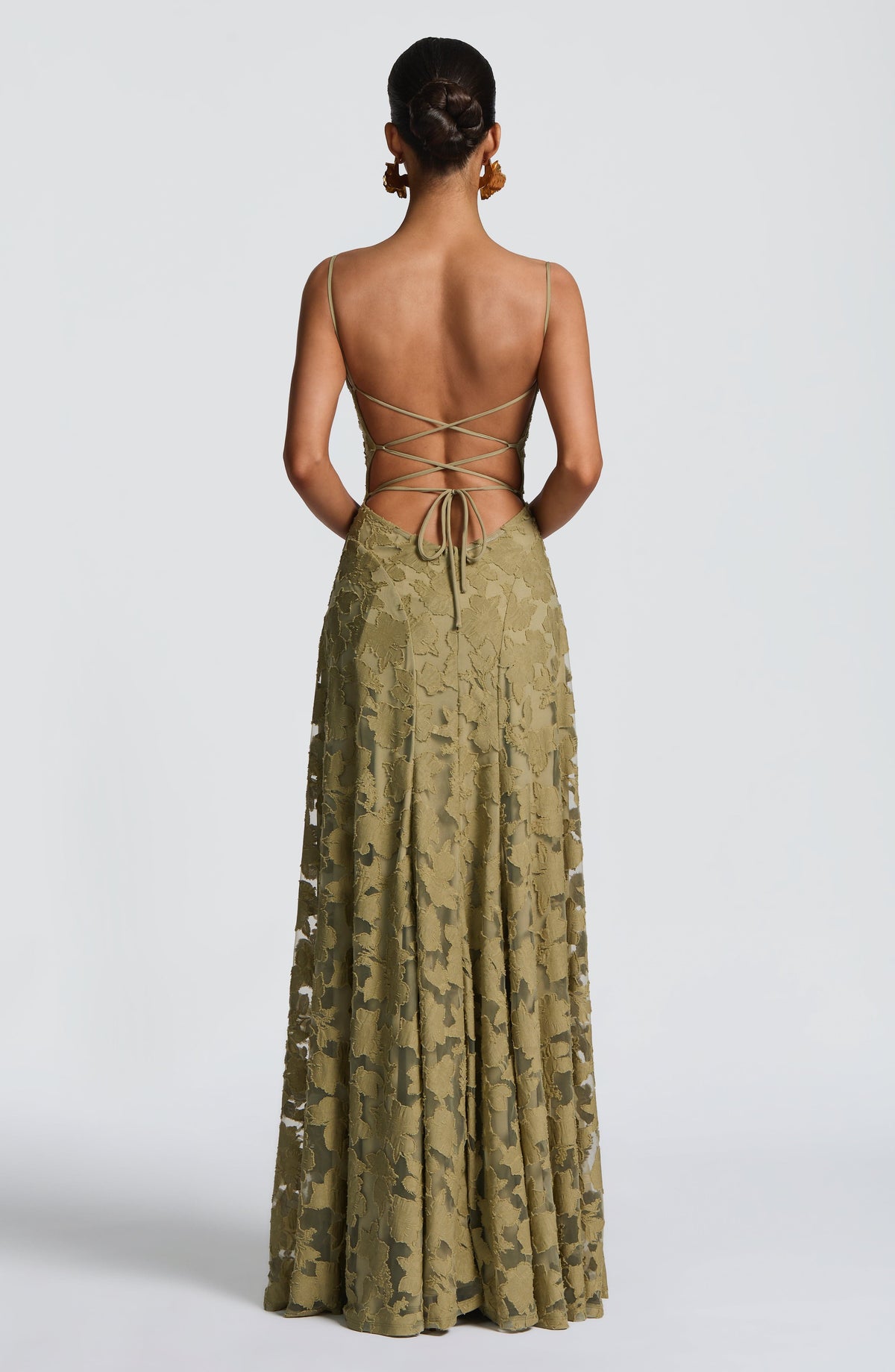 vestido Elegante de noche floral de invitada de boda con tirantes finos y espalda de cordones | Maxi