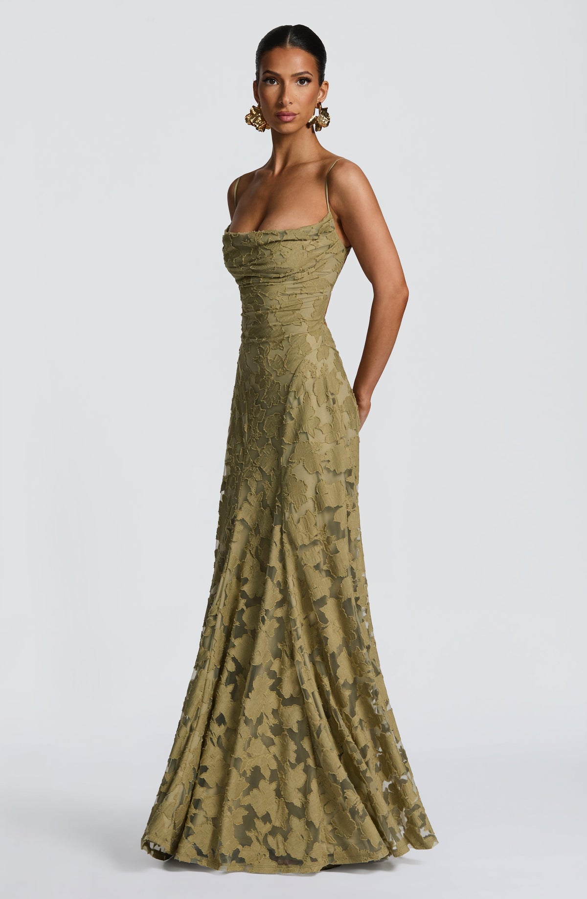 vestido Elegante de noche floral de invitada de boda con tirantes finos y espalda de cordones | Maxi