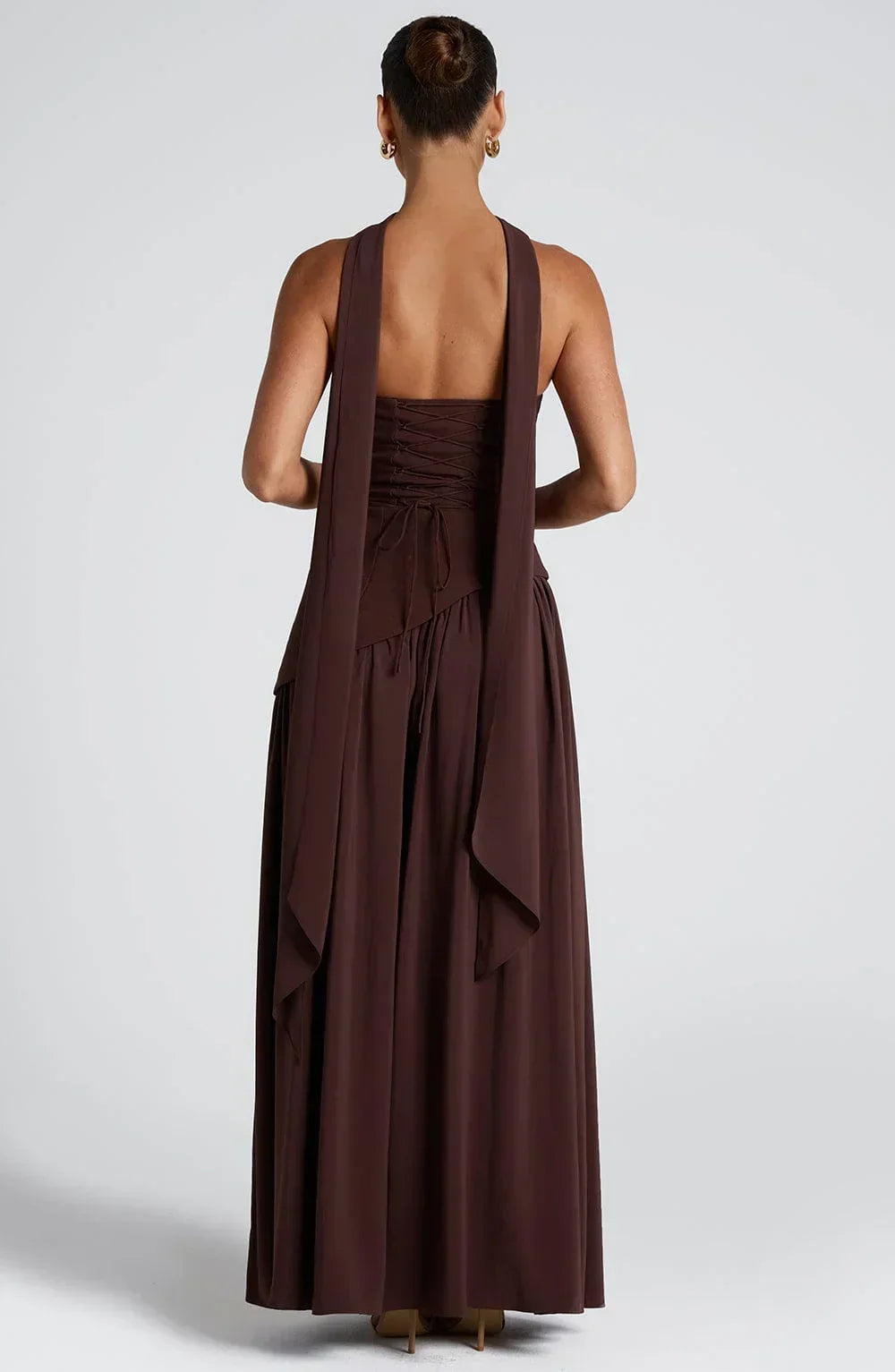 Vestido largo de invitada de boda palabra de honor con corsé y abertura alta | Maxi